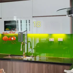 Sửng sờ trước vẻ đẹp rực rỡ hơn 50 mẫu kính cường lực ốp bếp